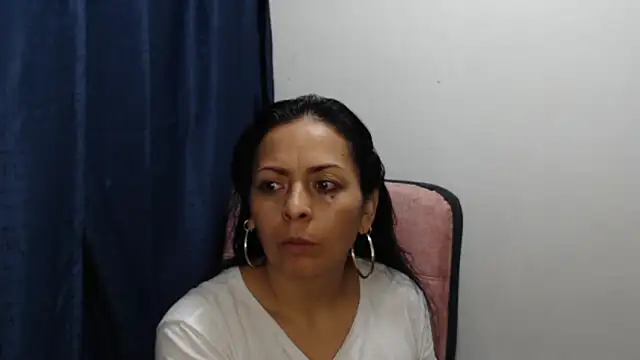 Paolahotty online show from 12-17-25, 02:33