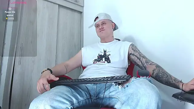 Snapshot of leon_cumming chatting on 12-02-25, 11:50 leon cumming online show from 12-02-25, 11:50