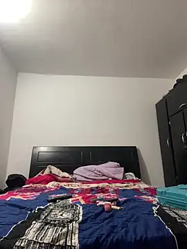 Snapshot of Labby18 chatting on 12-19-25, 11:51 Labby18 online show from 12-19-25, 11:51