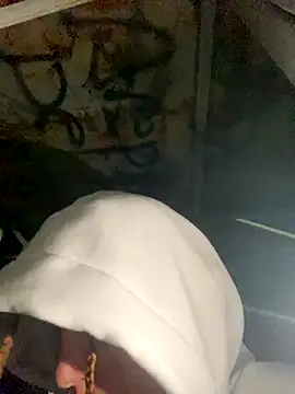 Snapshot of Labby18 chatting on 12-17-25, 02:05 Labby18 online show from 12-17-25, 02:05