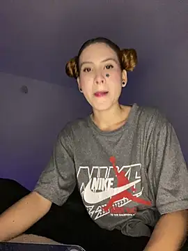 Snapshot of Labby18 chatting on 01-07-26, 10:48 Labby18 online show from 01-07-26, 10:48