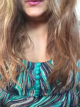 Snapshot of hotladki5 chatting on 02-08-26, 06:33 hotladki5 online show from 02-08-26, 06:33