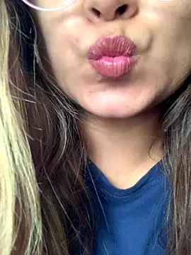 Snapshot of hotladki5 chatting on 12-17-25, 07:46 hotladki5 online show from 12-17-25, 07:46