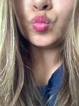 Snapshot of hotladki5 chatting on 12-14-25, 07:14 hotladki5 online show from 12-14-25, 07:14