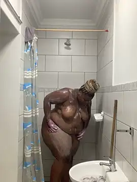 cuddlegiantbear online show from 11-24-25, 05:46