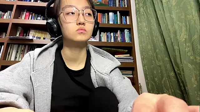 LinaClous online show from 12-15-25, 01:39