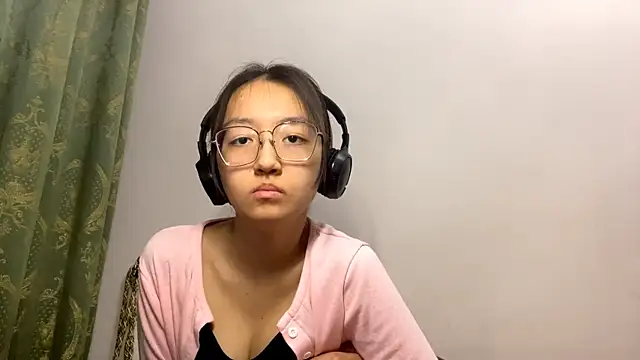 Snapshot of LinaClous chatting on 02-21-26, 01:46 LinaClous online show from 02-21-26, 01:46