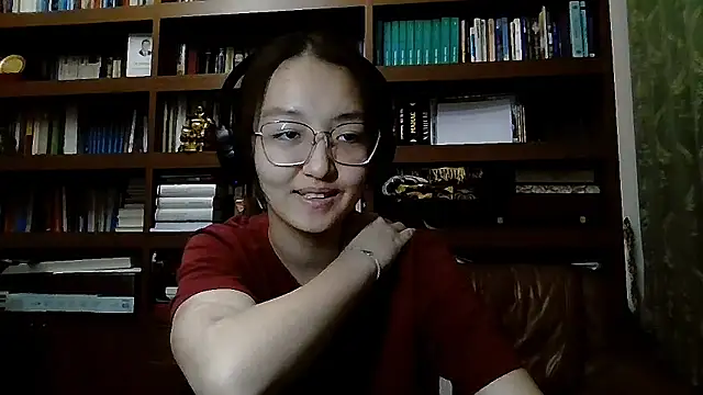 Snapshot of LinaClous chatting on 02-28-26, 02:17 LinaClous online show from 02-28-26, 02:17