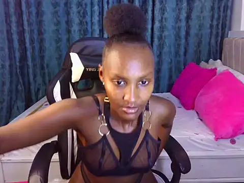 Snapshot of emma-112 chatting on 12-20-25, 06:11 emma-112 online show from 12-20-25, 06:11