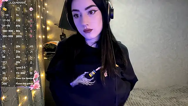 Meowluly online show from 12-22-25, 09:26