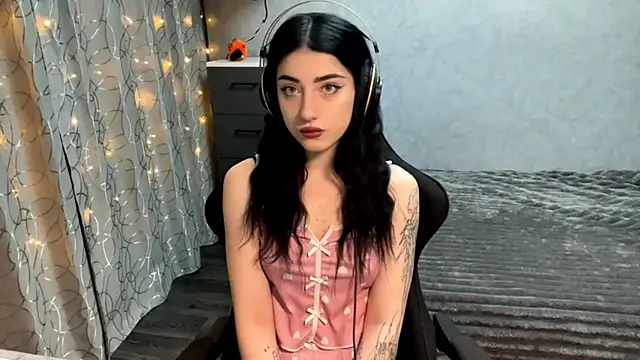 Meowluly online show from 12-04-25, 09:47