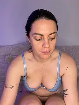 Snapshot of laraslittlesecrett chatting on 02-12-26, 10:04 laraslittlesecrett online show from 02-12-26, 10:04