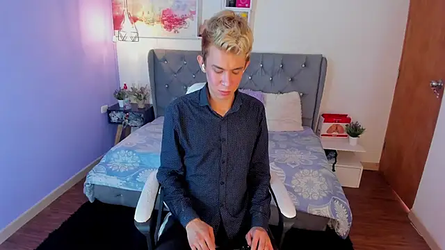 Juaan Diick online show from 12-17-25, 02:44