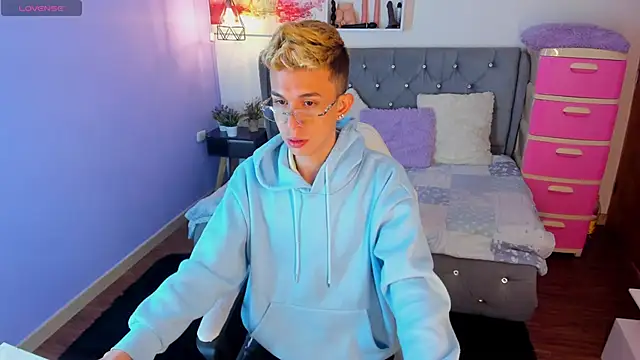 Juaan Diick online show from 01-08-26, 03:18