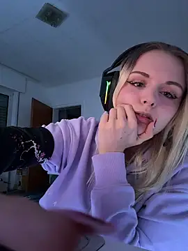 Snapshot of OfflineLizzy chatting on 03-06-26, 02:50 OfflineLizzy online show from 03-06-26, 02:50