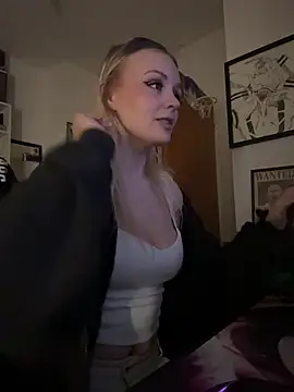 Snapshot of OfflineLizzy chatting on 03-08-26, 10:13 OfflineLizzy online show from 03-08-26, 10:13