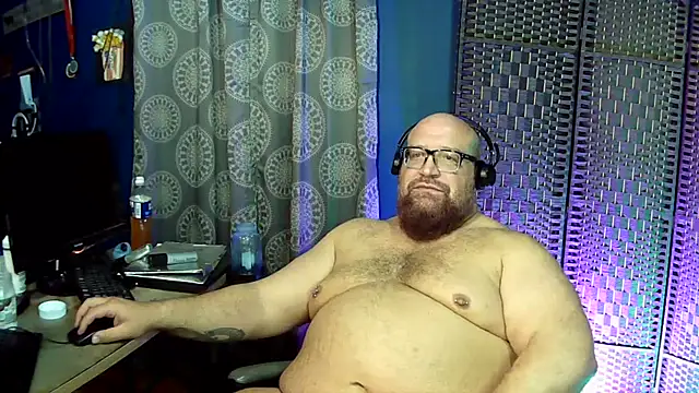 Snapshot of BigBearforCuddles chatting on 04-28-26, 02:27 BigBearforCuddles online show from 04-28-26, 02:27