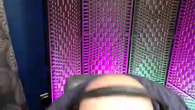 Snapshot of BigBearforCuddles chatting on 12-23-25, 02:22 BigBearforCuddles online show from 12-23-25, 02:22