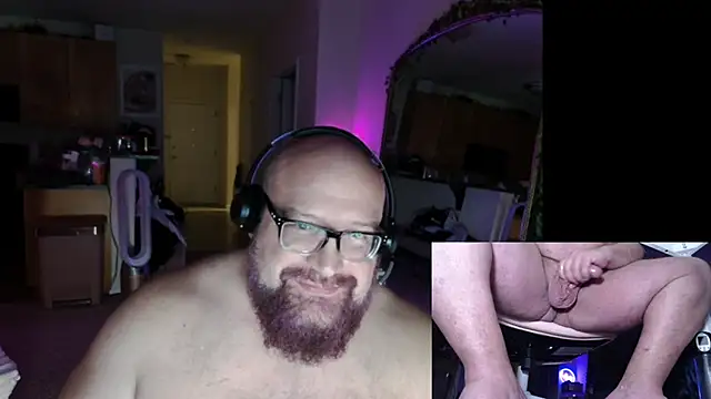 Snapshot of BigBearforCuddles chatting on 04-21-26, 03:02 BigBearforCuddles online show from 04-21-26, 03:02