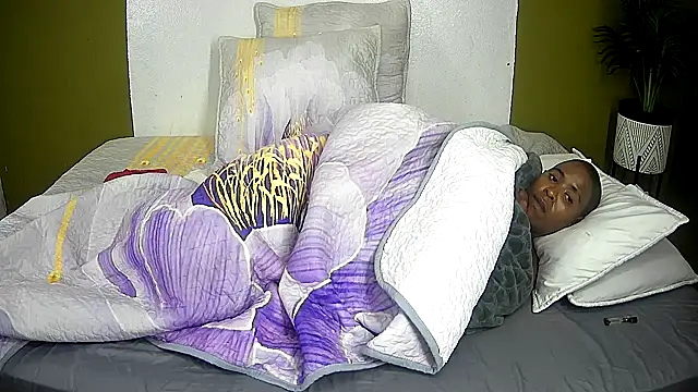 Snapshot of SexyCurves9 chatting on 06-11-26, 12:43 SexyCurves9 online show from 06-11-26, 12:43