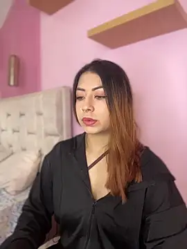 MaddieHunter online show from 11-26-25, 01:22