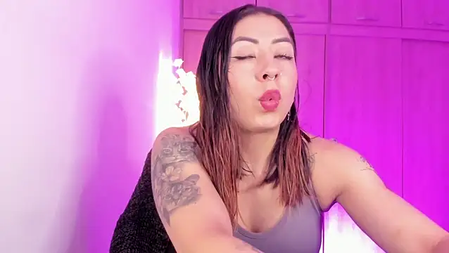 MaddieHunter online show from 04-30-26, 02:35