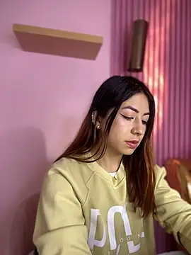 MaddieHunter online show from 12-17-25, 01:16