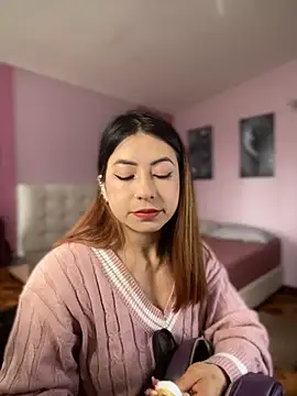 MaddieHunter online show from 12-18-25, 01:26