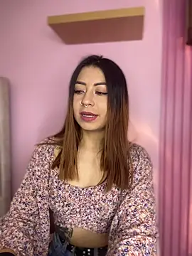 MaddieHunter online show from 11-27-25, 01:11