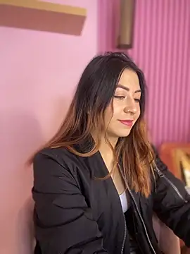 MaddieHunter online show from 12-22-25, 01:11