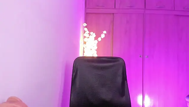 MaddieHunter online show from 05-14-26, 02:47