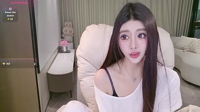 Snapshot of LULUbbaby_520 chatting on 12-22-25, 04:01 LULUbbaby 520 online show from 12-22-25, 04:01