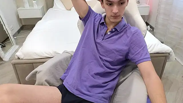 MoonlinSkinn online show from 12-04-25, 08:02