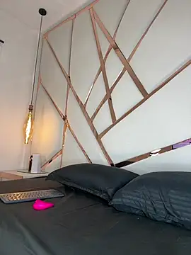 Celeste Valencia  online show from 01-15-26, 04:05