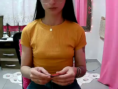 MissDominicc online show from 12-15-25, 12:38