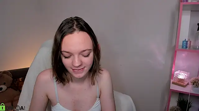 Olivia Riesz online show from 12-14-25, 01:45