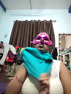 Snapshot of aarti03fb chatting on 12-13-25, 08:04 aarti03fb online show from 12-13-25, 08:04