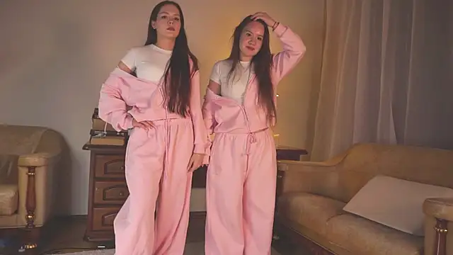 VirginiaRowe online show from 11-25-25, 02:28