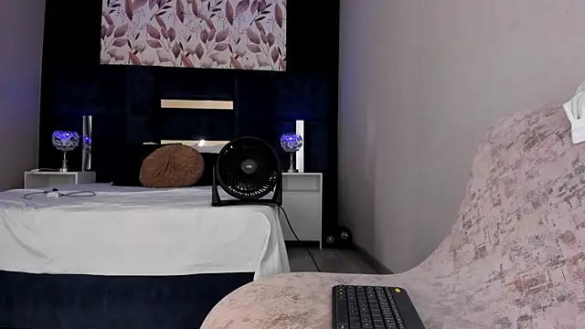 MelissaGill  online show from 07-24-26, 03:52