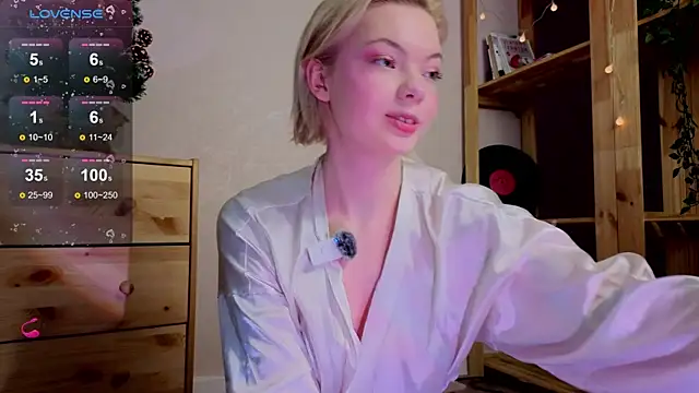 Snapshot of Me1inMonro chatting on 12-19-25, 05:32 Me1inMonro online show from 12-19-25, 05:32