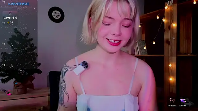 Snapshot of Me1inMonro chatting on 12-17-25, 05:23 Me1inMonro online show from 12-17-25, 05:23