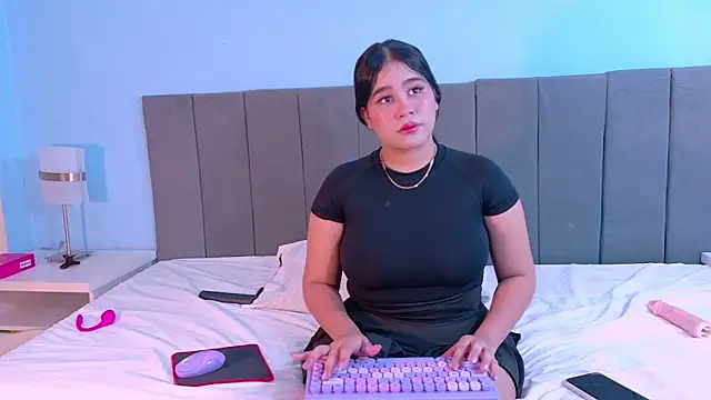 Lizz Bunny online show from 04-29-26, 12:26