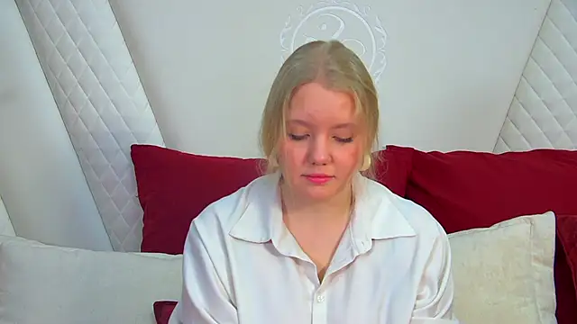 Snapshot of EmilyEvanse chatting on 12-18-25, 06:51 EmilyEvanse online show from 12-18-25, 06:51