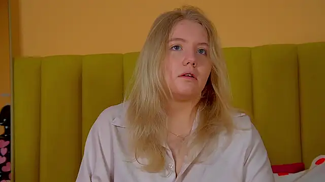 Snapshot of EmilyEvanse chatting on 02-19-26, 06:21 EmilyEvanse online show from 02-19-26, 06:21