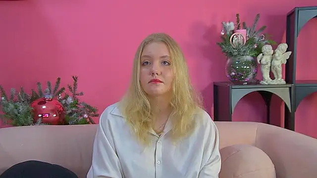 Snapshot of EmilyEvanse chatting on 12-02-25, 06:15 EmilyEvanse online show from 12-02-25, 06:15