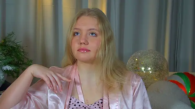 Snapshot of EmilyEvanse chatting on 12-17-25, 06:18 EmilyEvanse online show from 12-17-25, 06:18