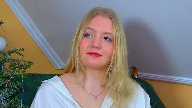 Snapshot of EmilyEvanse chatting on 12-14-25, 08:09 EmilyEvanse online show from 12-14-25, 08:09