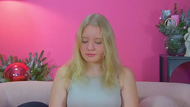 Snapshot of EmilyEvanse chatting on 12-15-25, 06:25 EmilyEvanse online show from 12-15-25, 06:25