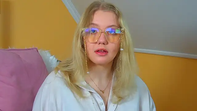 Snapshot of EmilyEvanse chatting on 02-24-26, 06:14 EmilyEvanse online show from 02-24-26, 06:14