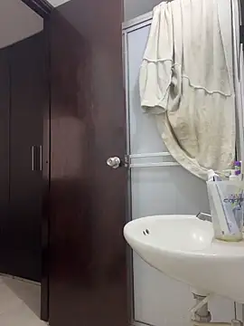 Miia moonn online show from 12-22-25, 11:32